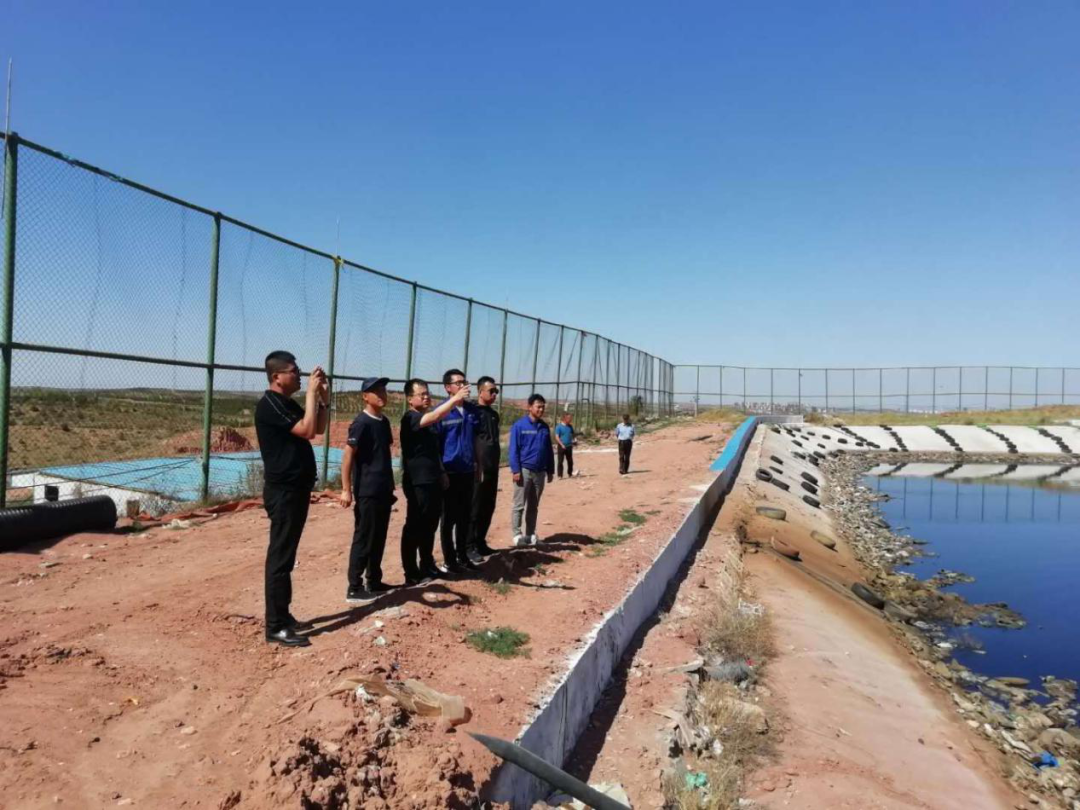 內(nèi)蒙環(huán)投呂總陪同康巴什區(qū)公用局局長及環(huán)保局各領(lǐng)導(dǎo)蒞臨碩特環(huán)?？蛋褪矃^(qū)項(xiàng)目現(xiàn)場考察
