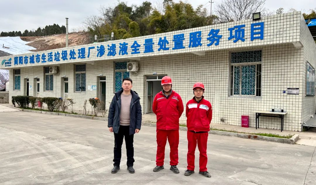 穿上“紅裝”，為平安站崗